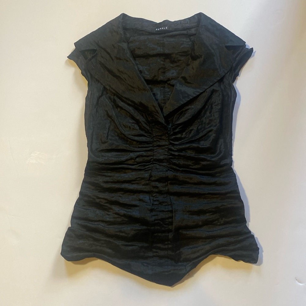 Black with a shimmer‎ close fitting top with oversized collar